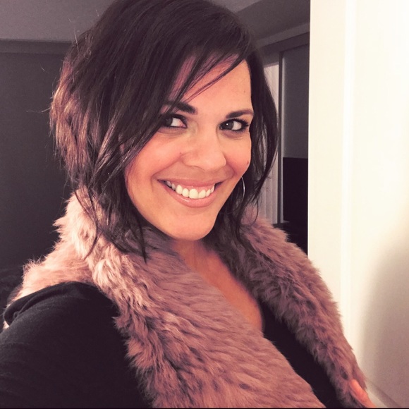 Meet your Posher, Kelly - Picture 2 of 3